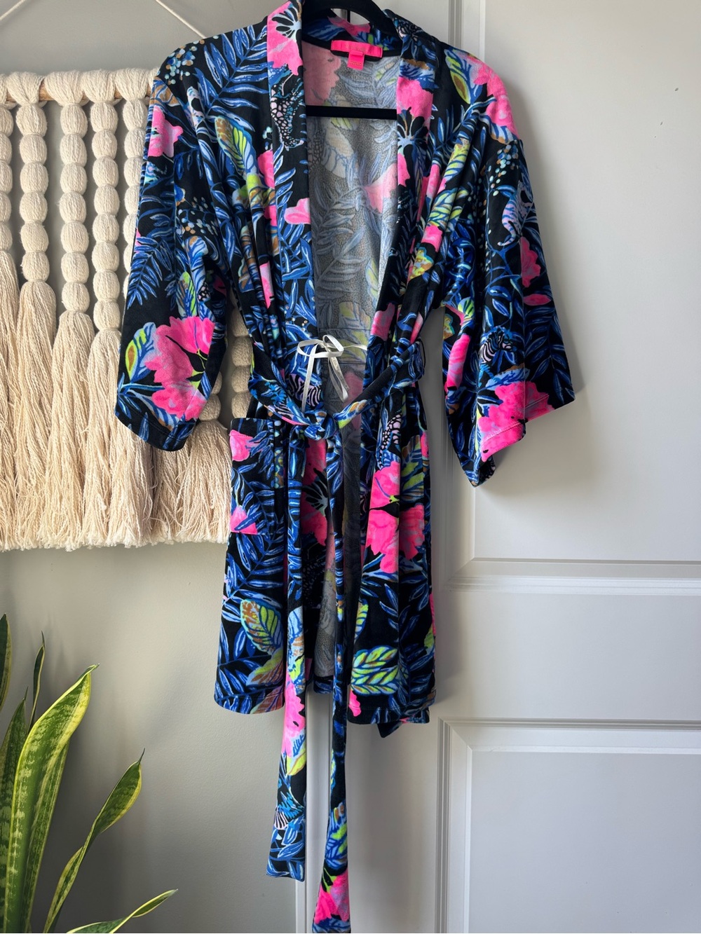 Lilly Pulitzer soft velour robe in onyx print kimono sleeves tie waist xs